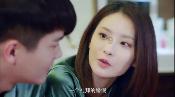 江疏影亮相 DIOR 大秀,身穿一袭黑裙漫步巴黎街头,好飒~